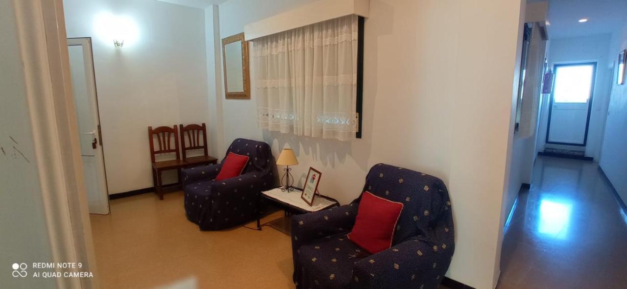 Hostal 2 Estrellas -Restaurante Las Tres Encinas En El Centro Del Pueblo Cabeza la Vaca Zewnętrze zdjęcie